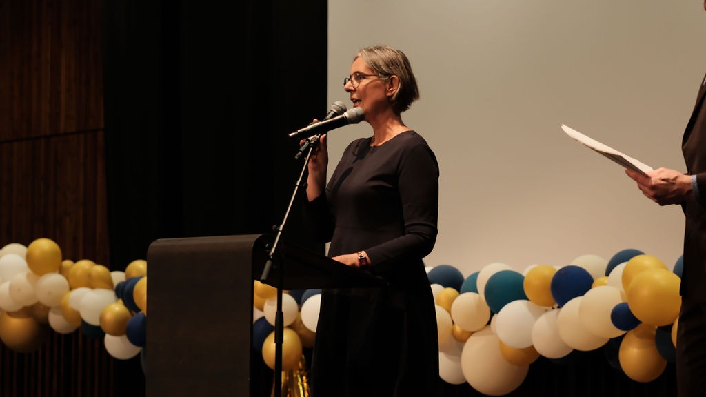 DSCF6059 Schulleiterin Antje Bohnsack bei der Abiturrede